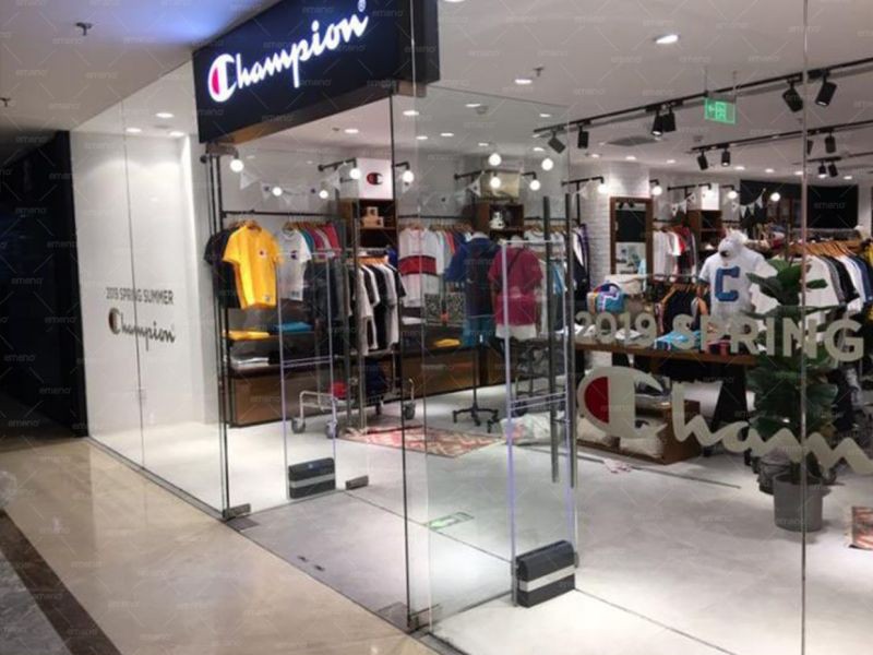 AM9800-Kleiderdiebstahlsicherung im Champion Clothing Store installiert