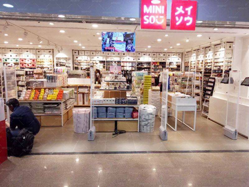 Die MINISO-Boutique installiert die Sicherheitstür CuboM AM7806