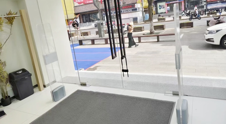 AM&RFID Dual Frequency: Intelligente Sicherheit für den Bekleidungseinzelhandel.